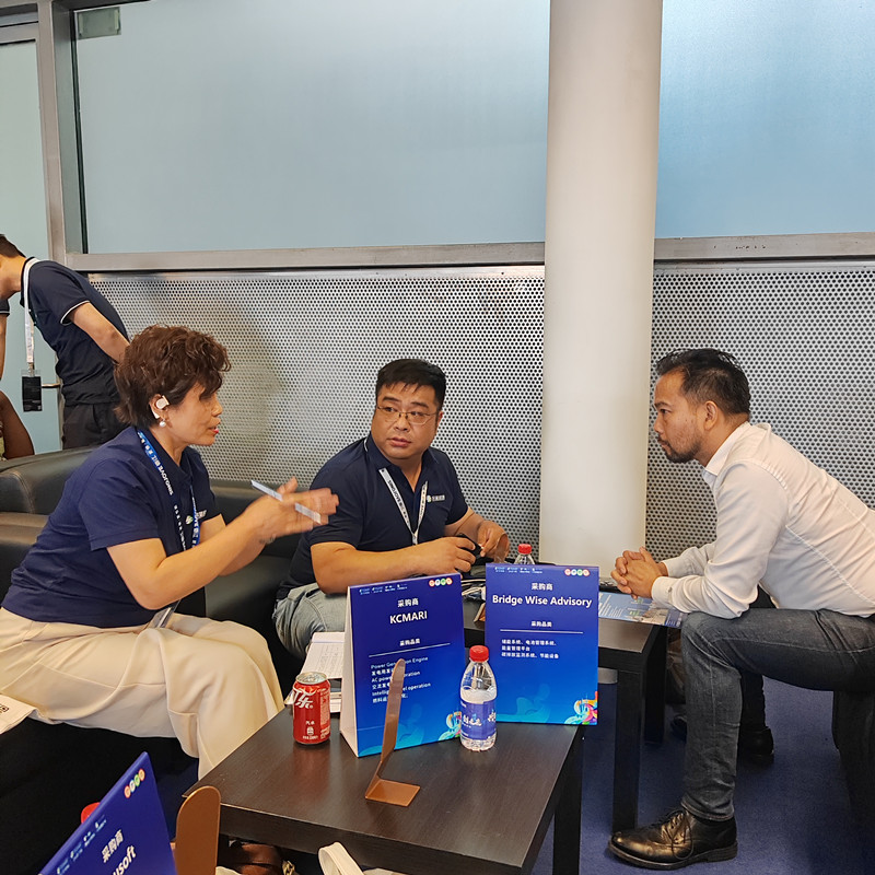 河北漢藍在2025上海國內外數據中心展與中外客戶介紹測試負載產品